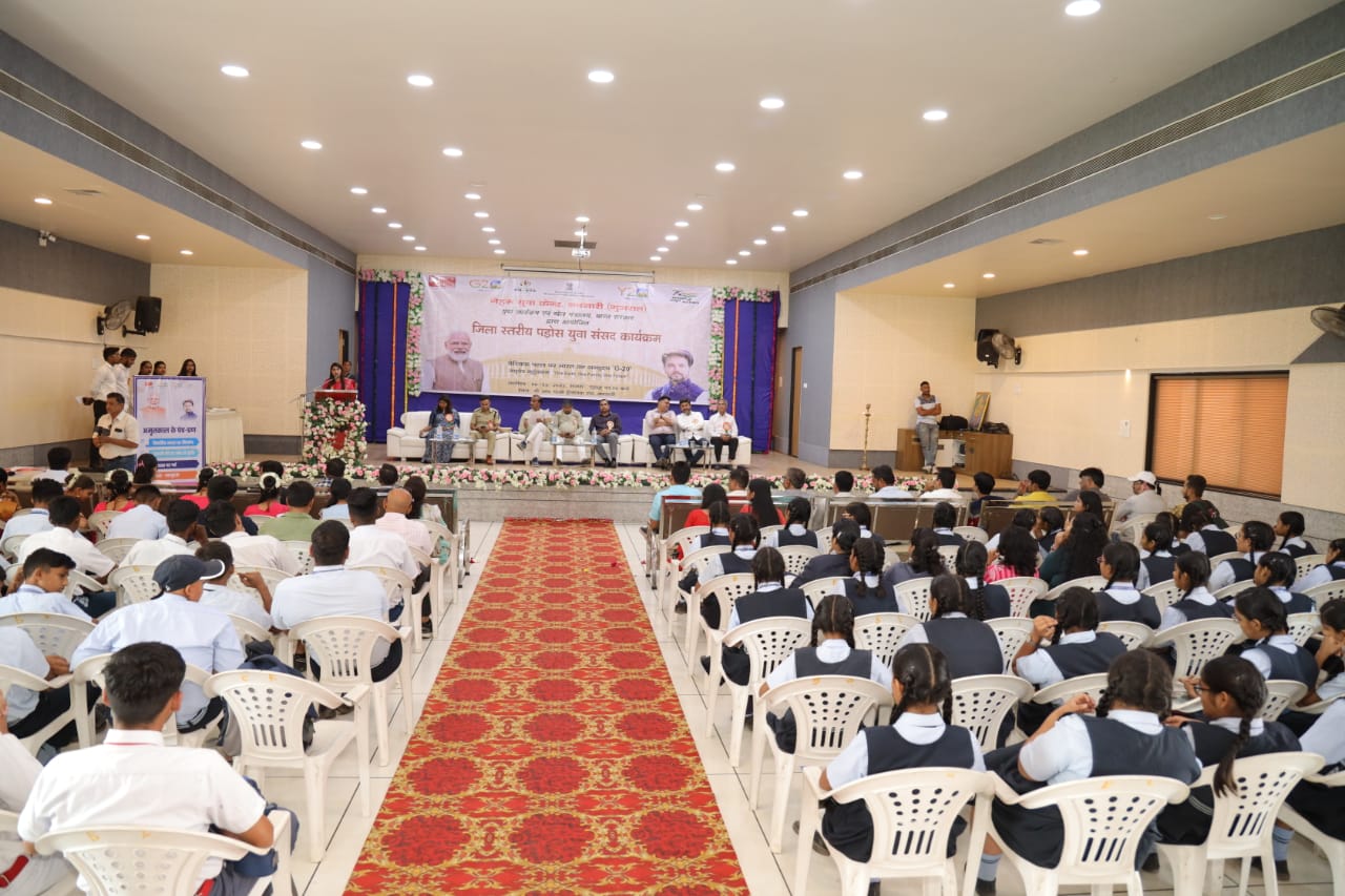 નવસારી સ્થિત બી.આર.ફાર્મ ખાતે ધારાસભ્ય નરેશભાઈ પટેલના અધ્યક્ષસ્થાને ‘પડોશ યુવા સંસદ કાર્યક્રમ’ યોજાયો