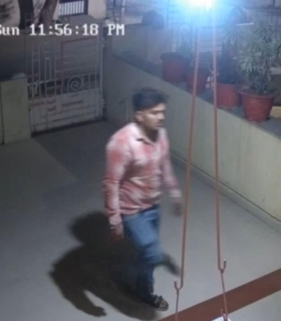 નવસારી શહેરના આશાબાગ વિસ્તારમાં ઘરફોડ ચોરી પ્રયાસ :ચોરી કરવા આવેલ ચોર સી.સી.ટી.વી કેમેરામાં કેદ થયો