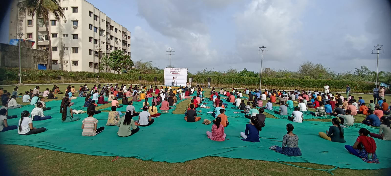 નહેરુ યુવા કેન્દ્ર દ્વારા જલાલપોર તાલુકામાં વિશ્વ યોગ દિનની ઉજવણી કરી  