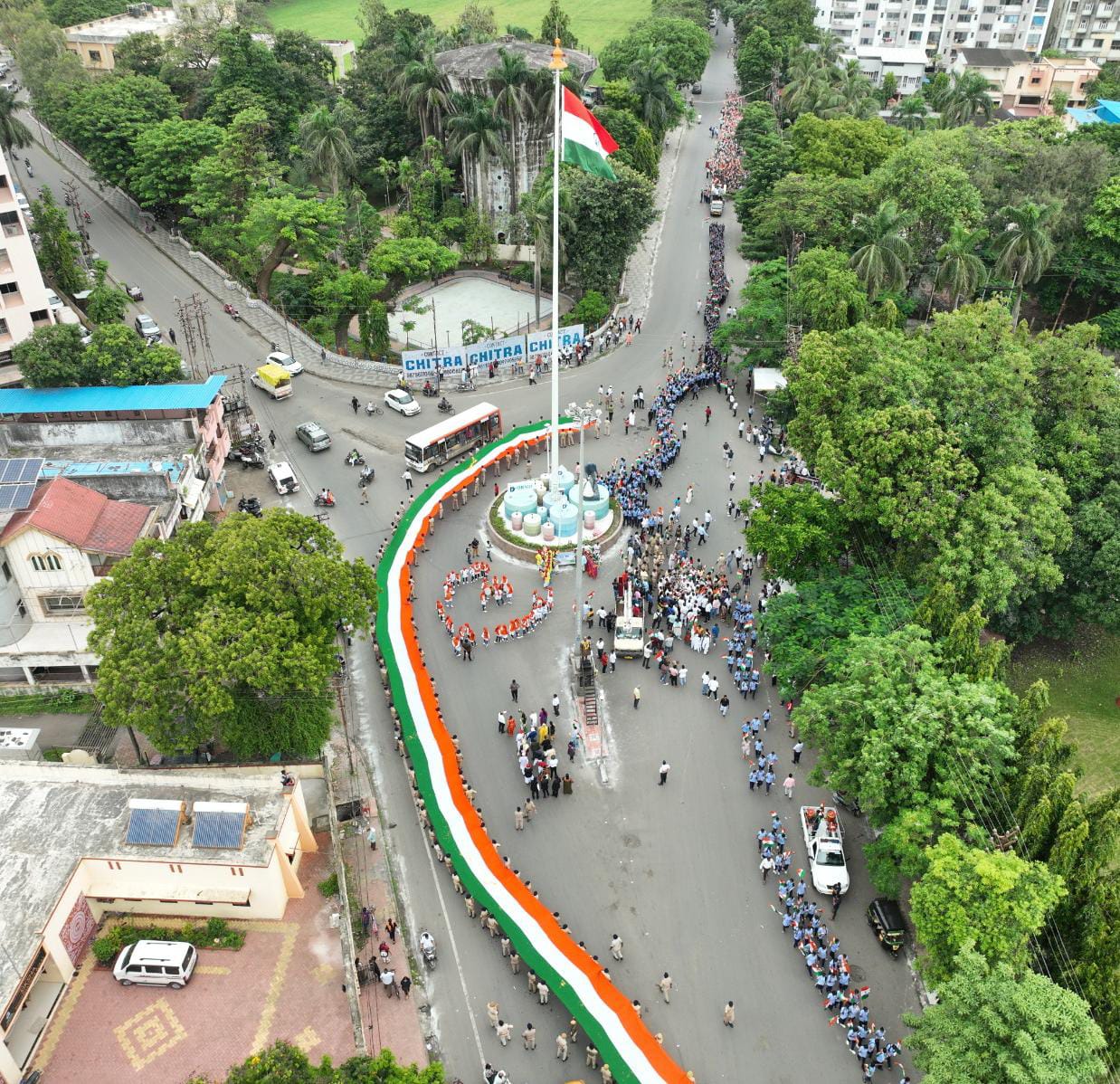 આપણો તિરંગો : આપણું ગૌરવ દેશભક્તિના અનેરા જોશ અને ઉમંગ સાથે નવસારી ખાતે યોજાયેલી ભવ્ય તિરંગા યાત્રા