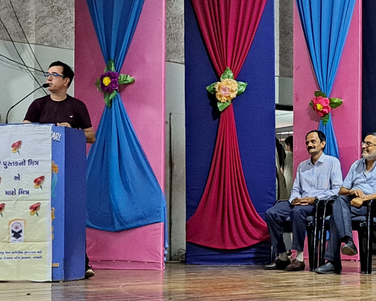 બળબળતા રણમાં અનેક પુષ્પો ખીલી ઉઠે અને રણને બાગ બાગ થવાનો જે આનંદ થાય તે સયાજી લાઈબ્રેરીમાં આવીને હું અનુભવું છું: મુંબઈના જાણીતા કલાકાર દિલીપ રાવલ