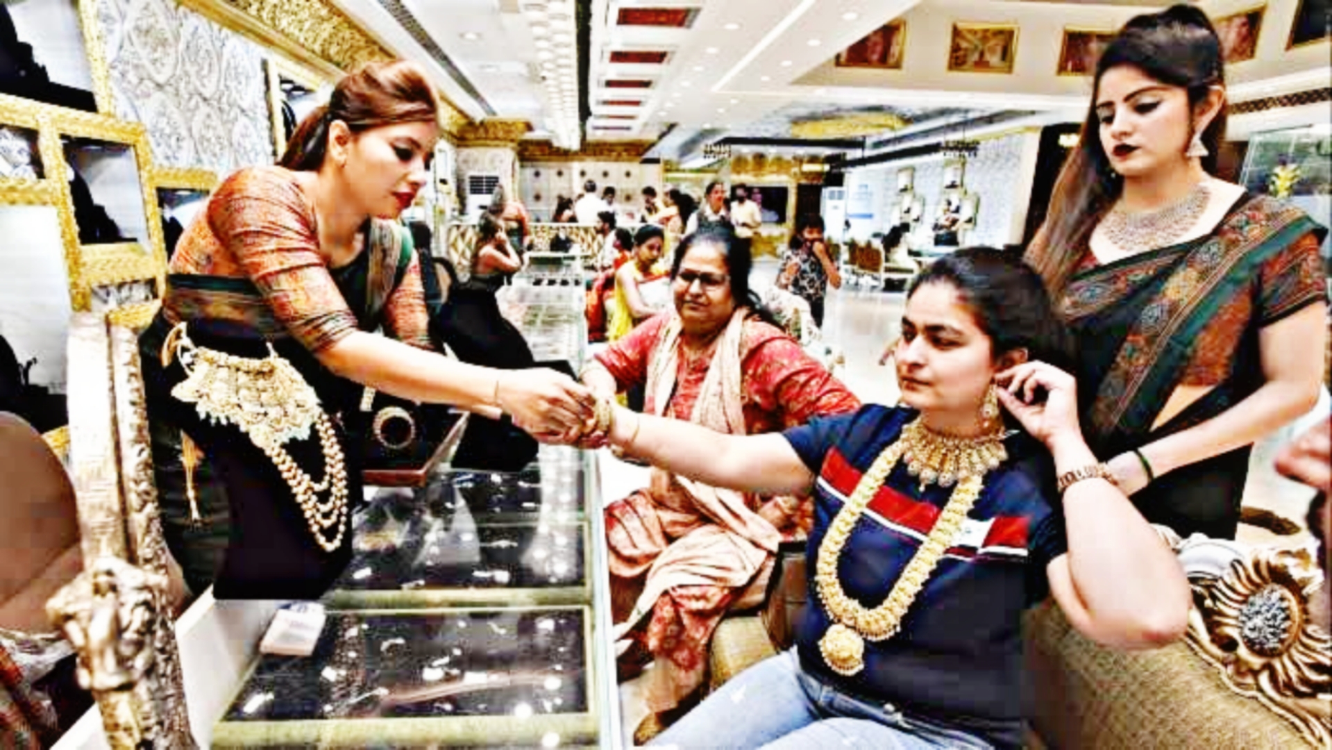 સોનાની માંગમાં વધારોઃ સરકારનો નિર્ણય… સોનું આટલું સસ્તું થતાં ખરીદદારોનો ધસારો જોવા મળી રહ્યો છે