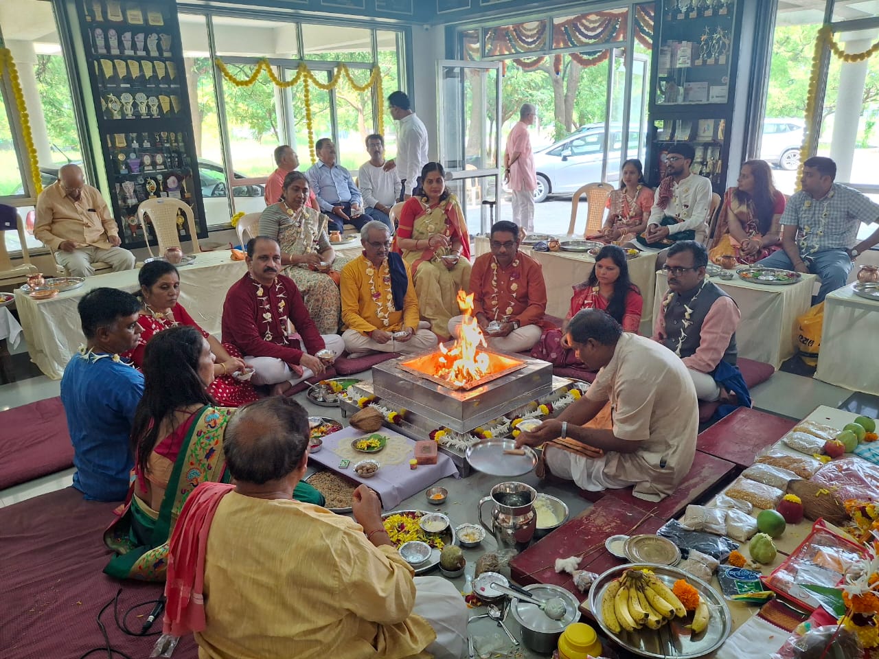 નવસારી નારણ લાલા કોલેજ ખાતે નવરાત્રી મહોત્સવ નિમિત્તે નવચંડી યજ્ઞ હવન નું આયોજન થયું