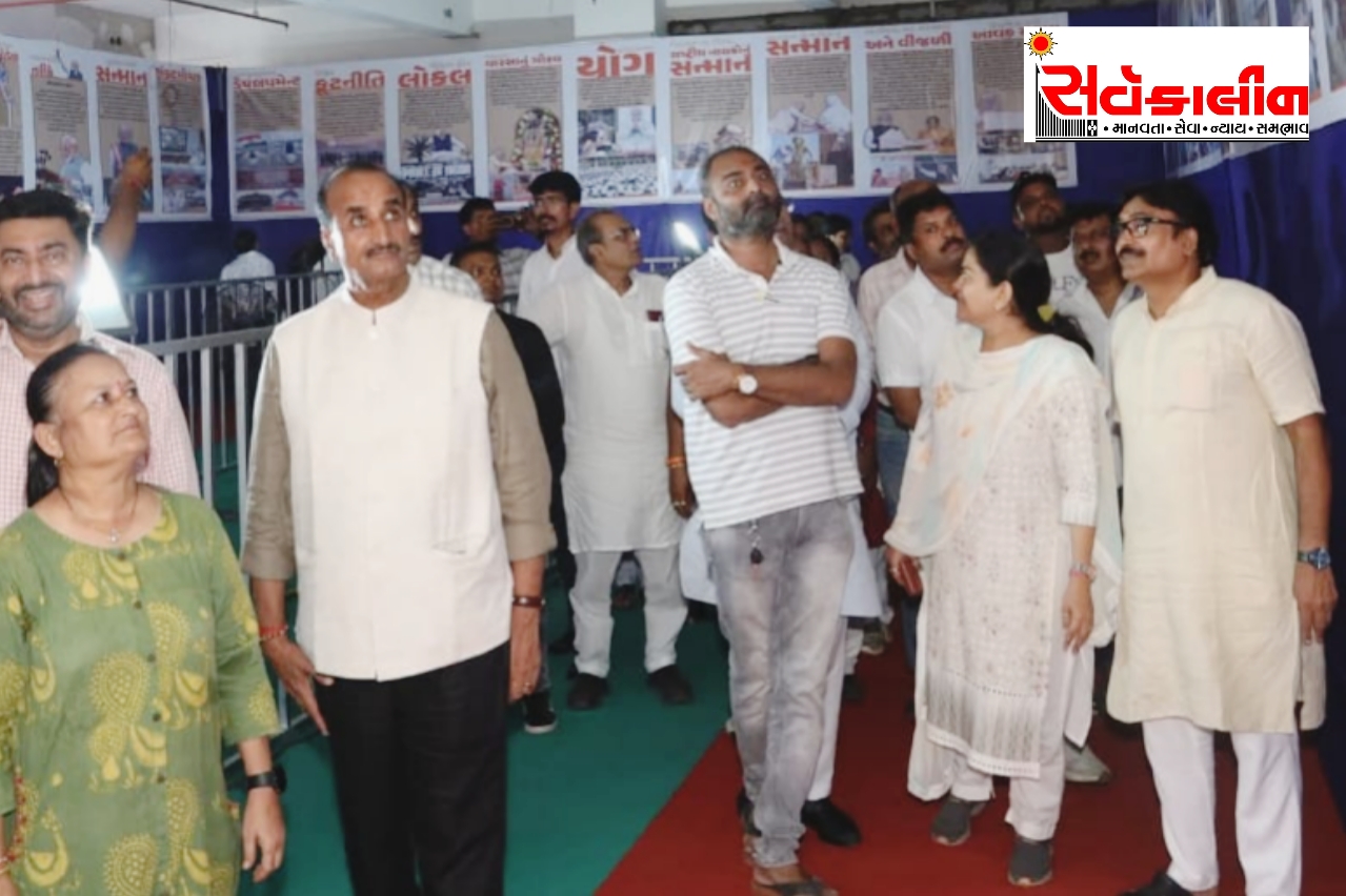નવસારી જિલ્લા ભાજપ દ્વારા વડાપ્રધાન નરેન્દ્રભાઈ મોદીના જીવનપ્રસંગો પર આધારિત ચિત્ર પ્રદર્શનનું આયોજન કરવામાં આવ્યું